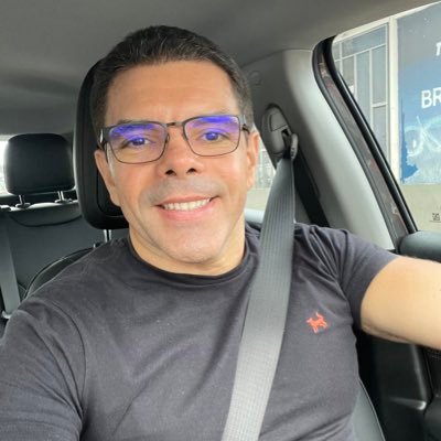 profsandrob's profile picture. Usuário novato, porém não menos relevante.