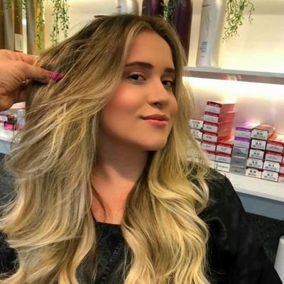 CarollBina's profile picture. 