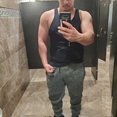 KillerKilleran's profile picture. Dog, Work, Gym. Life's good.