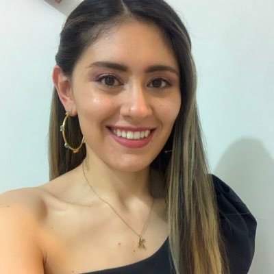 karoocepeda's profile picture. Una vieja que sonríe estando feliz o no 🙃 Creyente de las señales del destino. ♓️♍️♓️