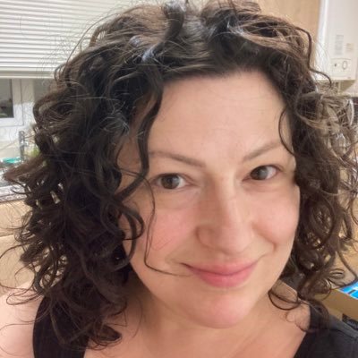 Language lover, grammar grouch. Nature nut, bird nerd. Water baby, cat lady, a proper Shropshire lass. 🌍📚🌿🦉🌊🐈⬛⛰️