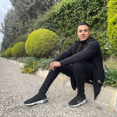 محمود حسني اعشق العالم ولاكن لا احب التعامل مع هذا العالم ✌🏻