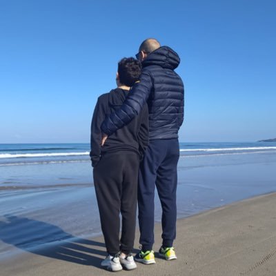 Non cominciò con le camere a gas. Cominciò con i politici che dividevano tra noi e loro.