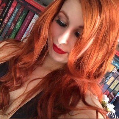 aagcosta's profile picture. Estudante de Pedagogia e amante das palavras desde a infância, jamais imaginou que um dia sua voz seria ouvida.