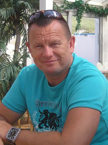 boxingcoach,lifestylecoach,,vader van 2 lieve kinderen,aanstaande man van Essy.Global Master Distributor ,Geld verdienen met opties.