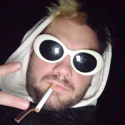 DISCLAIMER: EL 95% DE LO QUE SE DIGA EN ESTE PERFIL ES BROMA, NO TOMAR EN SERIO.
Koisito desde pequeñito.
