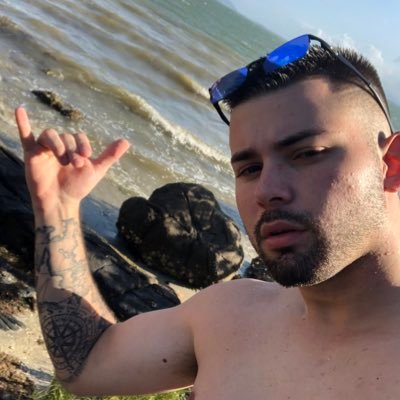 •2000•
Florianópolis 🏝
Quem não faz acontecer vê acontecendo🎭
💍