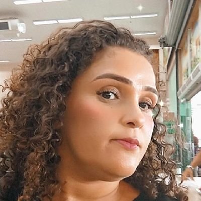 sou serva de Deus,muito feliz e estrovertida,amo minha familia e amigos e viver em volta dos mesmos.......