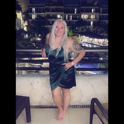 welcome to the shit show🖤 1991• Aquarius• Ohio• inked• pierced• mom bod• nurse• wine enthusiast•self love. cash app: $erossiter