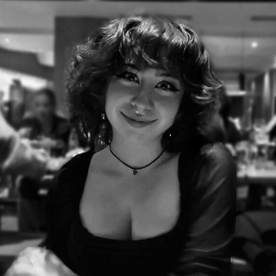 romy_bee_'s profile picture. okay i’ll bite. what’s therapy