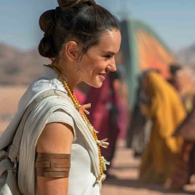 “i’m just rey” stan 🌻 | love reylo and @dachenabritta because I have taste! | 26, she/her | so long as he's with her, he's on the right path 🦋