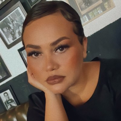 fareedahdavis's profile picture. mom• proudly coloured • pro makeup artist • momager #freepalestine🇵🇸