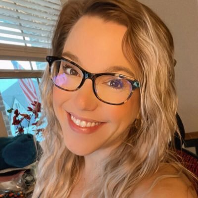 A follow for follow would be nice 😽Food citizen, cat lover 😻😻, love my family and I’m lovable