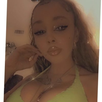 new to this shit !!. so talk to me nice 🍯 Sc:simplyy_aqueen