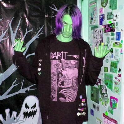 bitmummy's profile picture. Enby strimmer and stupid music maker