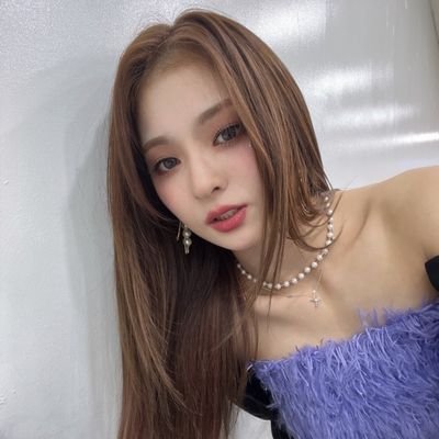 darlnk's profile picture. for fromis_9!