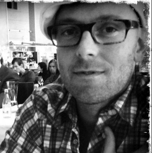 JocceMas's profile picture. Människa, man, livsnjutare, skådespelare, musikalartist, koreograf och jävligt nyfiken! Fridens!