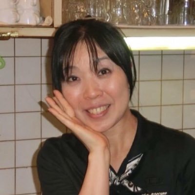 大阪玉出駅前で、老舗喫茶店を経営する玉出の母こと、プロコップママ。 趣味も夢も全部お仕事と繋がっていて、効率のよい人生となりました(笑) 自店の経営奮闘記や、商品開発、音楽&フードイベント、接客、人との関わり方など、日々の経験から学ぶ発見や失敗、問題解決、自他の思考の分析などを、リアルタイムで投稿中。