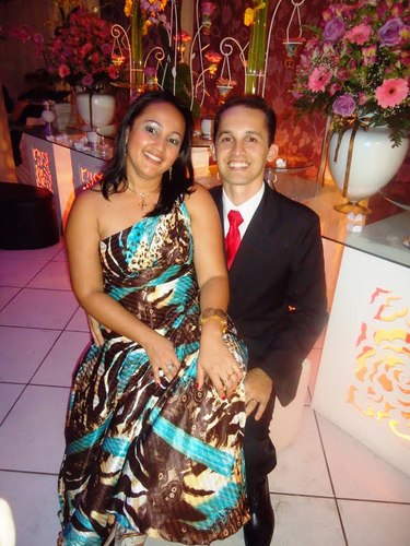 Evangélico, Coordenador da Juventude Quadrangular R 405 e casado com a Mulher mais linda do mundo, Ruth!
