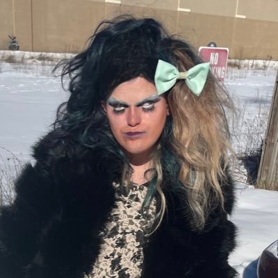 🕷I’m a horror drag queen of the Albany area. I love horror, drag, glamour🕷