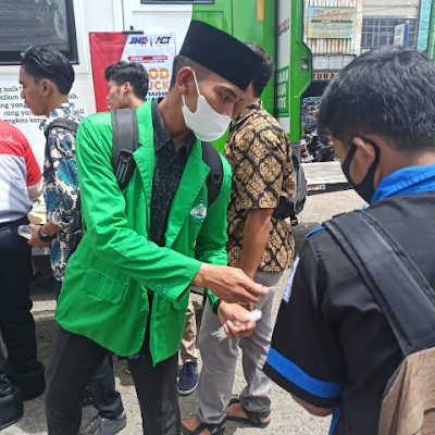 Saya seorang desainer grafis dan juga mahasiswa dari universitas Islam negeri syekh Ali Ahmad addary Padangsidimpuan,