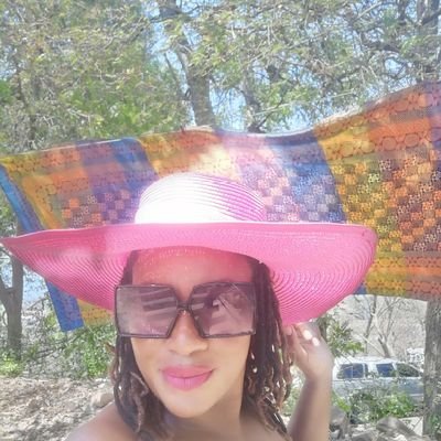 tsitsi_makwande's profile picture. Teachermom. Foundation Educator. Believer. Life liver. Butterflies and Dandelions.