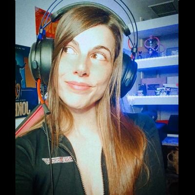 Streamer en Twitch 👾 MAIN -» WARZONE 🫡 Ganadora beca InfoJobs Cristinini '23 🍀✨