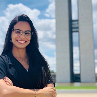 Repórter da @globonews na cobertura política em Brasília. Pós-graduada em Sociologia política e Cultura. Antes, na @tvglobo do RJ e no @portalg1