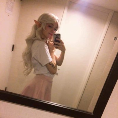 strawberriescos's profile picture. 