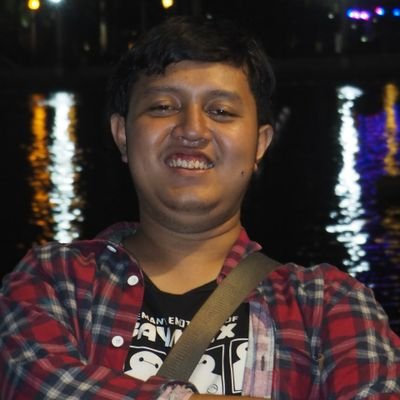 kaum rebahan menikmati senja