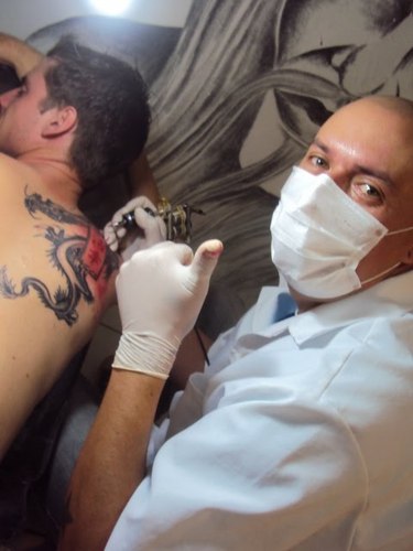 Rua do Comércio ,CENTRO . Edificio ROSA DOS VENTOS , Sala 12 , Segundo andar . MSN : lequetattoo@hotmail.com