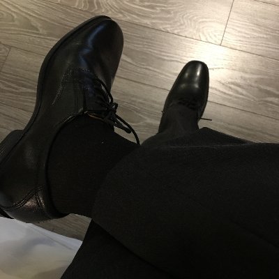 正装大叔一枚,斯文成熟,喜欢旅游、喜欢强壮爷们痞帅男人,健壮大汉是我的天菜,定居北京,经常多地出差。