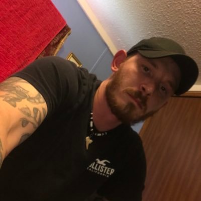 I’m a 32 year old man who loves to try new adventures, I’m funny , charming and very outgoing and laid back , super easy to get alone with……