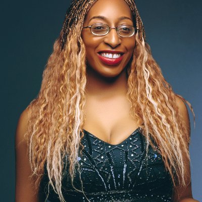 Poet || featured by @OprahDaily || Indies Introduce author of AND WE RISE || agent @D4EO || rep: @renarossner

Next: POEMHOOD (2024) @HarperCollins