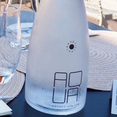 Leader de l'eau microfiltrée en France depuis 15 ans. Partenaire des hôtels et restaurants de standing #buvonslocal #aquachiara #eau #microfiltree