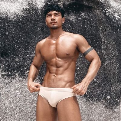 KoMin09468384's profile picture. Boy ထုိင္းက V ေနာ္ အုန္းႏြဲ႔ အနား