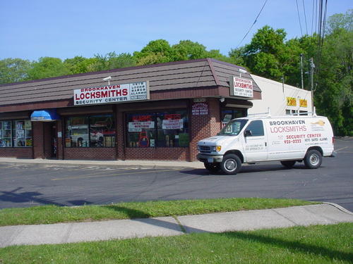 Full service locksmith in business since 1972.  24 hour emergency service available for lockouts of cars, homes, or businesses.