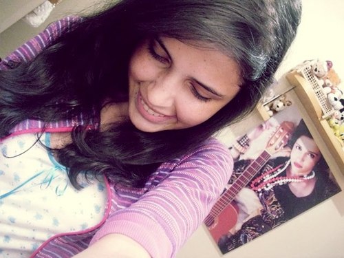 Carla Figueiredo, 15 anos, CEARA (L) ; música, fotografia, livros, amigos, shopping, igreja, Deus, Jesus !