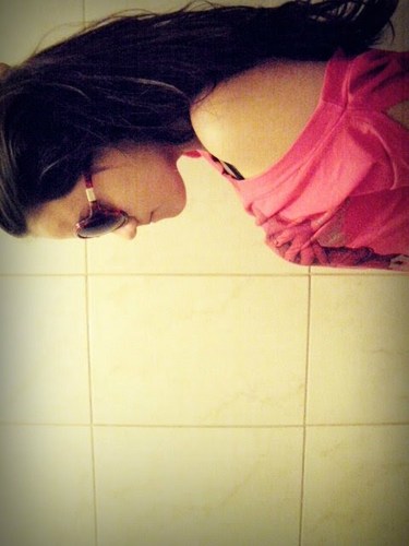 Uma dose de loucura, duas de felicidade, e o dedo do meio para quem encher o meu saco. David Aguiar Ribeiro ♥