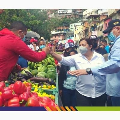 Revolucionario. ✊🏽
Ingeniero Agrónomo UCV.
Militante de la JPSUV
Integrante de la Comisión Nacional de Economia Productiva del PSUV.