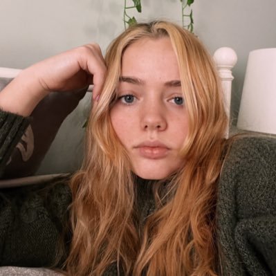 oliviahall202's profile picture. 