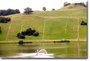 O fútbol é un deporte por equipos, o máis popular do mundo.