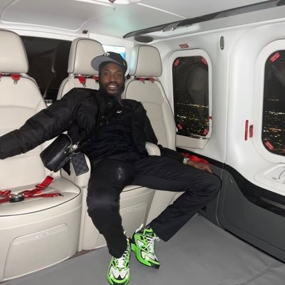 Twitter is Going IN on Meek Mill for Sporting a Man Purse, News