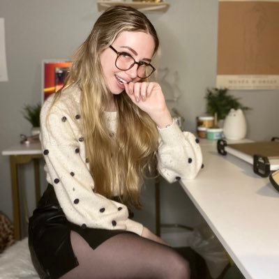 I'm just a girl obsessed with pantyhose... and all things hosiery🥰 Be sure to check out my link!!! This is my ONLY account.