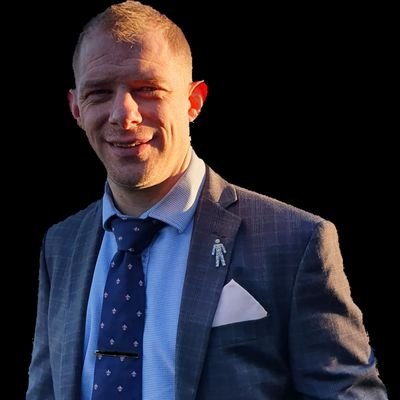Father, Husband, NH Racing, Cheltenham Town fan, @CountytalkPod Podcast panellist, Director of @emrisracing.