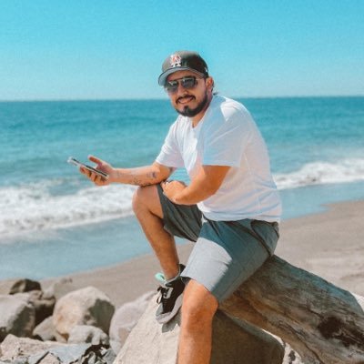 Me apasionan mucho los temas de publicidad y marketing enfocado en marcas, tanto, que puse mi agencia de publicidad. Mi ideal es apoyar a amigos con un 