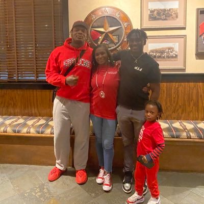 Blessed wife and mom who loves Jesus, my husband and my boys beyond measure. Football mom to Defensive Tackle Perrion Winfrey and future fashion designer Jae