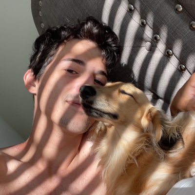 LightningHoltt's profile picture. Ⓥ he/him