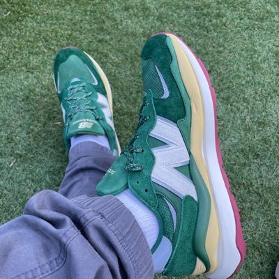 marugongo's profile picture. ああ　良き天気　 心安らかなり 日本の夏　蝉の声  いま静かにして　木の下に宿れるなり  我が心　その宿れるなりと同じき  安き心にある