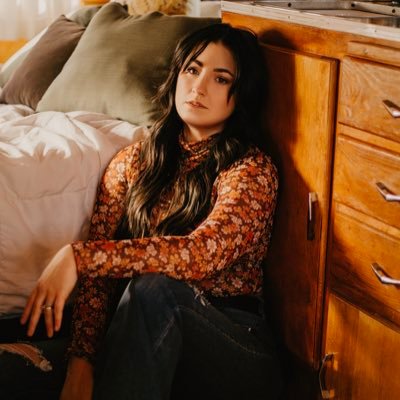 https://t.co/reJkc53fqR info@danielletoddmusic.ca 🇨🇦🇺🇸 Country singer/songwriter🎶🎵 instagram: @danielle_todd
